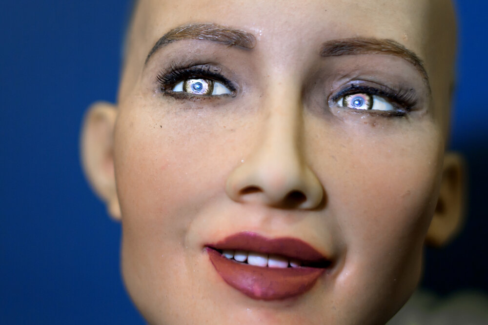 داستان ربات ۳ ساله‌ای که با هوش خود شاید دنیا را تغییر دهد!
                                "سوفیا" و کارهای خارق‌العاده او