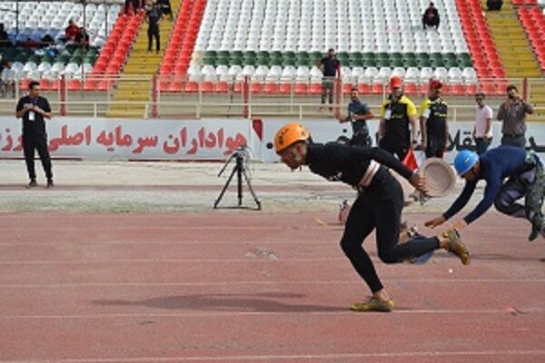 دونده کرج قهرمان دوی ۱۰۰ متر با مانع آتش نشانان کشور شد