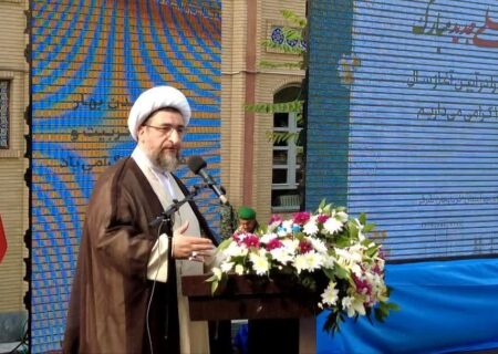 امام جمعه تبریز: دختران با تحصیل به مراتب بالای مدیریت خانه و خارج از خانه می رسند