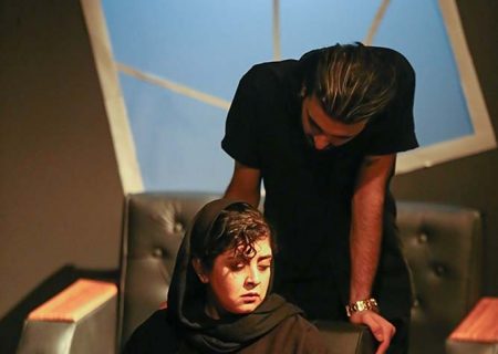 اجرای نمایش “و چند داستان دیگر”