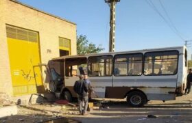 برخورد مینی‌ بوس با دیوار در جاده تبریز – آذرشهر ۱۱ مصدوم به جا گذاشت
