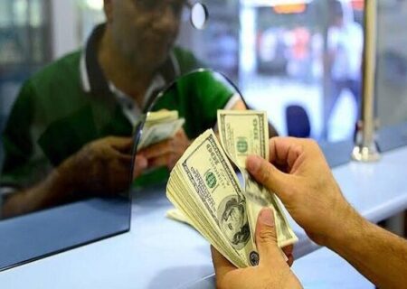 قیمت دلار امروز چهارشنبه ۲۱۴ تومان افزایش یافت