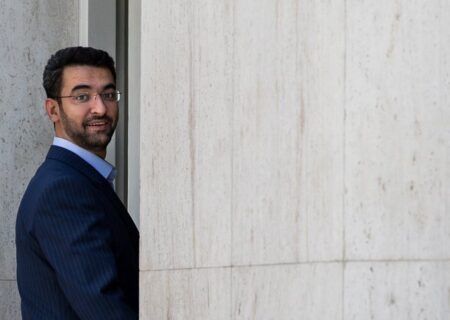 آذری‌جهرمی: ظاهراً یوتیوب و تلگرام تا عید رفع فیلتر می‌شوند