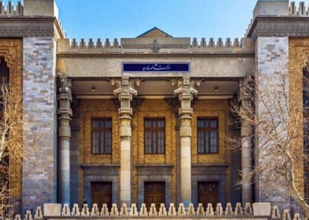 وزارت خارجه در واکنش به اتهام ارتباط ایران با باند تبهکار فاکستروت: انگلیس مسئول تبعات گسست روابط تهران-لندن خواهد بود