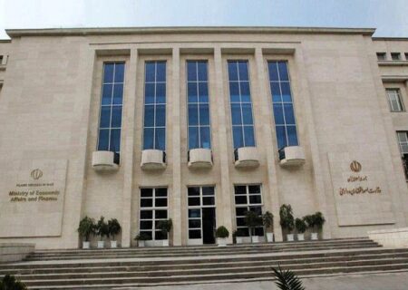 وزیری که نیست؛ اقتصادی که رهاست