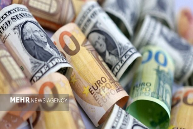کاهش نرخ انواع ارز تجاری در مرکز مبادله