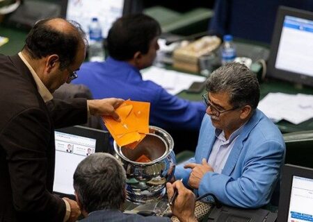 لایحه تغییر ساعت رسمی کشور از فوریت خارج شد