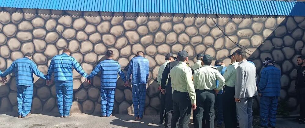 دستبند پلیس بر دستان ۱۴ نفر از اراذل و اوباش تبریز