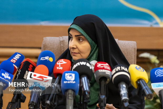 صادق: ۲۰۰ هزار فرهنگی صاحبخانه می‌شوند