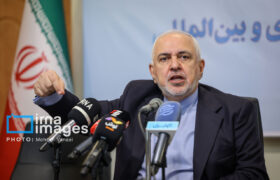 ظریف: مدیرکل آژانس باید به دلیل همدستی در مرگ بی‌گناهان در ایران محاکمه شود