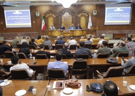 نشست صمیمی کارگردانان تئاتر تبریز با مدیرکل فرهنگ و ارشاد اسلامی برگزار شد