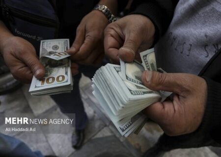 قیمت دلار دولتی اعلام شد؛ کاهش جزئی قیمت‌ها در بازار ارز تجاری