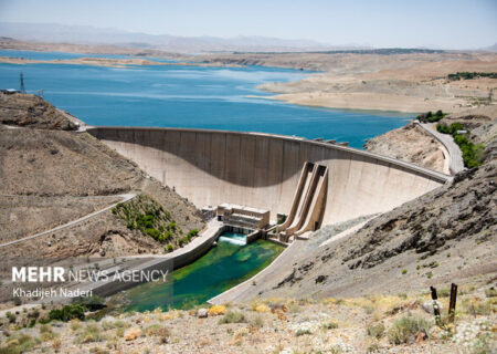بحران فرونشست اصفهان با انتقال آب دریای عمان حل نمی‌شود