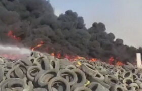 حریق لاستیک‌های انبار شهرداری علت دود آسمان تبریز/آتش خاموش شد