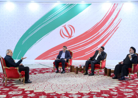 نشست رئیس جمهور با سه فعال رسانه ای/ پزشکیان از اسنپ بک، مشکلات داخلی و خارجی سخن گفت