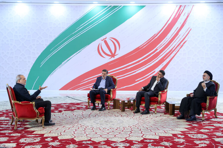 نشست رئیس جمهور با سه فعال رسانه ای/ پزشکیان از اسنپ بک، مشکلات داخلی و خارجی سخن گفت