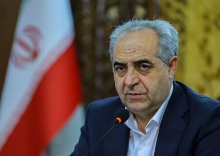 تلاش می‌کنیم نسلی آگاه پرورش دهیم