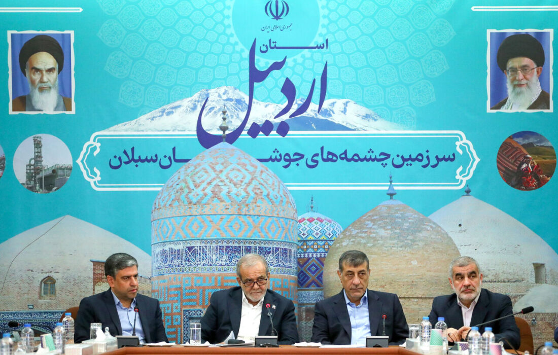 پزشکیان: مدرسه و دانشگاه آینده کشور را می‌سازد/ به جای تخریب نقد سازنده کنیم