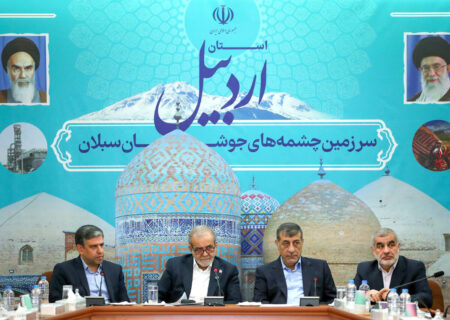پزشکیان: مدرسه و دانشگاه آینده کشور را می‌سازد/ به جای تخریب نقد سازنده کنیم