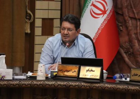انتقاد آجودان زاده از رفتار تبعیض‌آمیز شهرداری و عدم پاسخگویی به درخواست‌ها