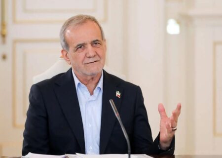 پزشکیان: ما خودمان، خودمان را تحریم کرده‌ایم / آنهایی که نفت و گاز و سوخت ندارند و این منابع را می‌خرند چگونه زندگی می‌کنند؟ ما اینها را داریم و گرسنه هستیم / صرفه‌جویی ۱۰ درصدی در مصرف انرژی معادل ۱۸ میلیارد دلار است