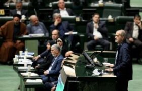 حق نداریم برای مردم قیافه بگیریم، هرکس نمی‌خواهد خدمت کند از دولت برود