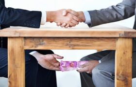 واکنش وزارت بهداشت به شائبه دریافت زیرمیزی معاون وزیر: استعفایش را بلافاصله پذیرفتیم