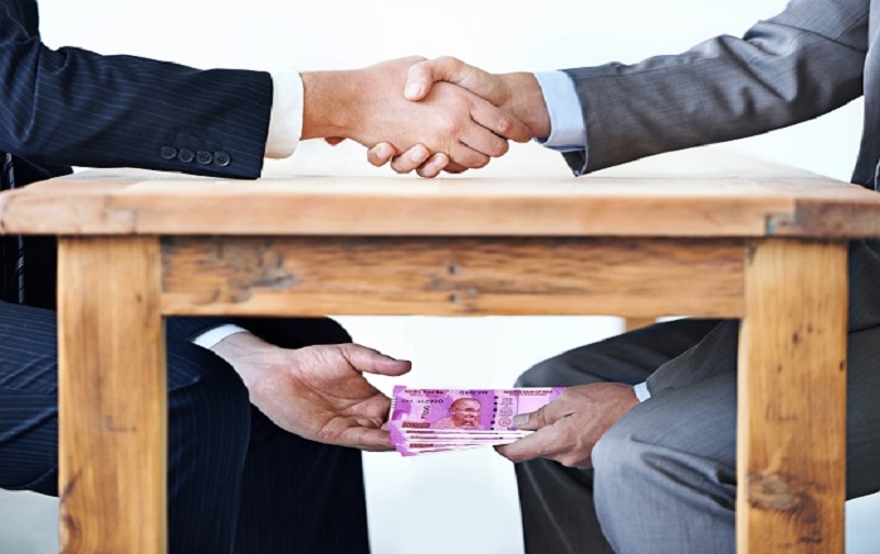 واکنش وزارت بهداشت به شائبه دریافت زیرمیزی معاون وزیر: استعفایش را بلافاصله پذیرفتیم