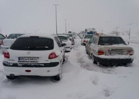تداوم بارش برف در آزادراه تبریز – زنجان/ کمک‌ رسانی به ۷۶ خودرو در آذربایجان‌ شرقی