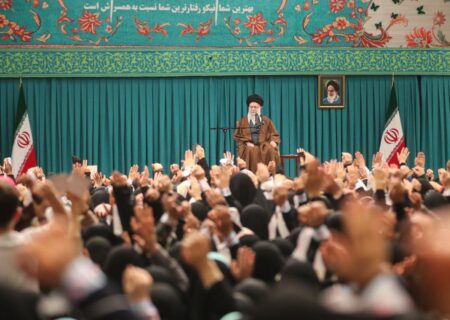 زن، کارگزار خانه نیست، مدیر است