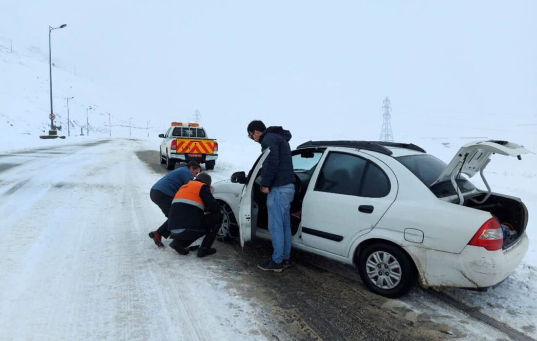 راه های آذربایجان شرقی برفی است/ تردد بدون زنجیر چرخ ممنوع