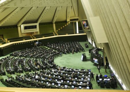 کارت زرد مجلس به وزیر کار به خاطر غیبت در جلسه نظارتی