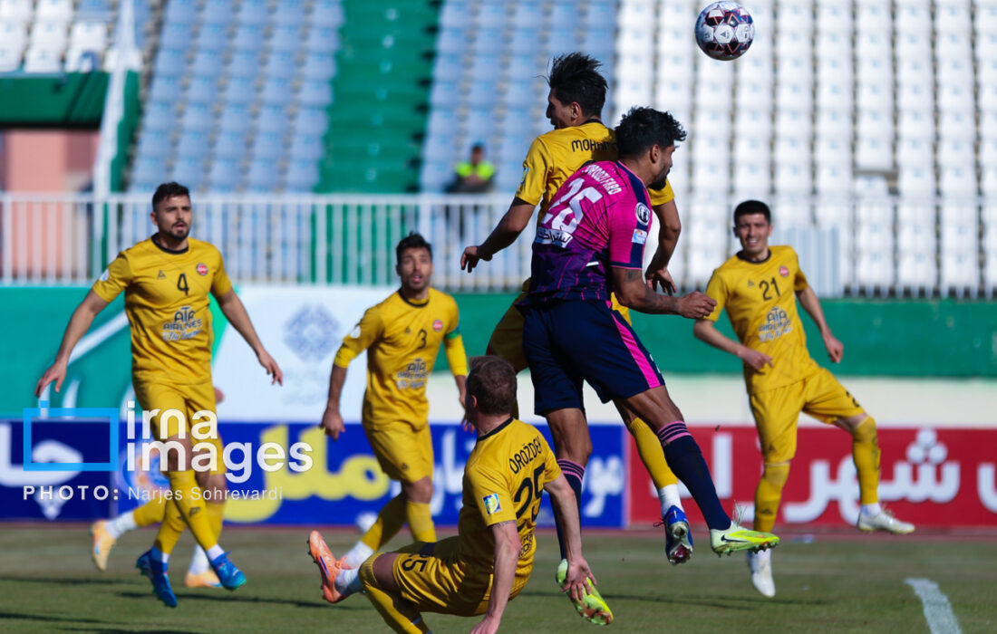 لیگ برتر فوتبال؛ آلومینیوم و تراکتور