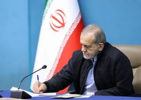 پزشکیان: تعرض به رهبری معظم، به‌منزله جنگ تمام عیار با ملت ایران است