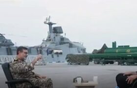 نزدیک ناو آمریکا شدیم و علامت هم زدیم و آنها ندیدند