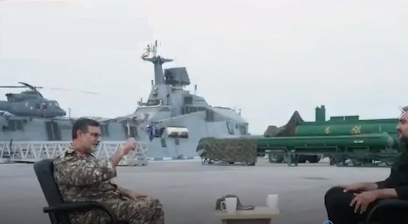 نزدیک ناو آمریکا شدیم و علامت هم زدیم و آنها ندیدند