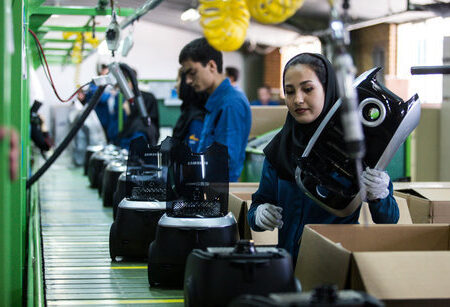 مبلغ عیدی و پاداش امسال کارگران/کارفرمایان عیدی را به روزهای آخر سال موکول نکنند