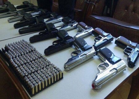 کشف ۲۲۰ قبضه سلاح جنگی در تبریز