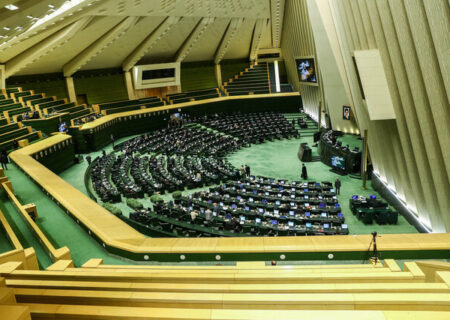 استیضاح وزرا در مجلس متوقف شد