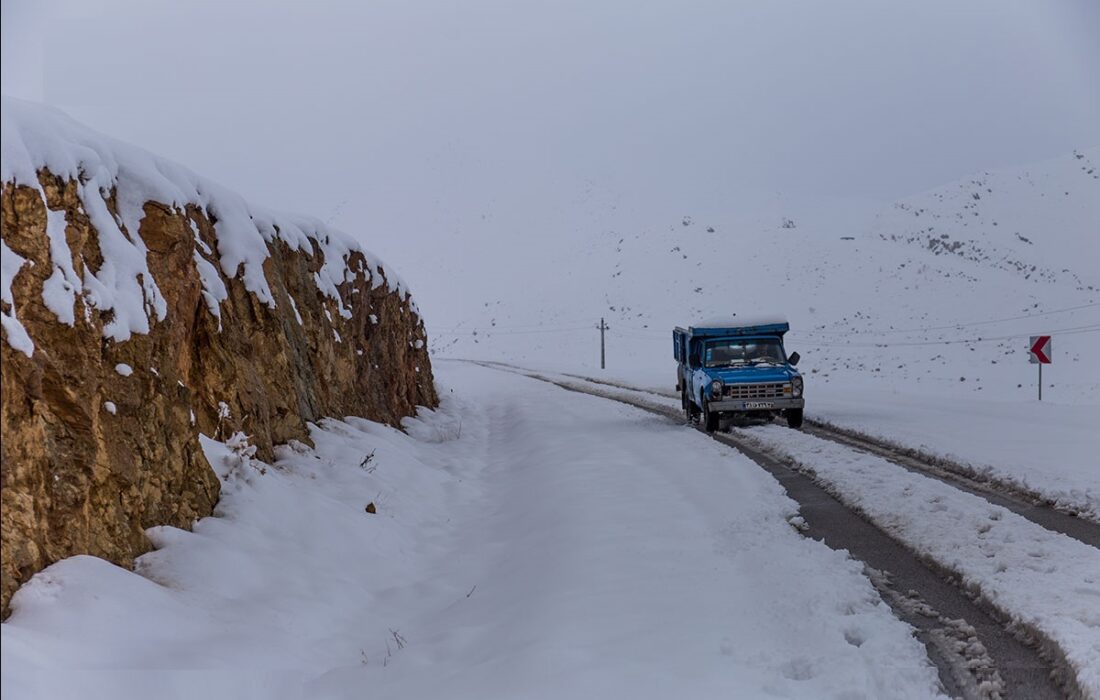 تردد در بیشتر محورهای آذربایجان شرقی بدون زنجیر چرخ امکان‌پذیر نیست