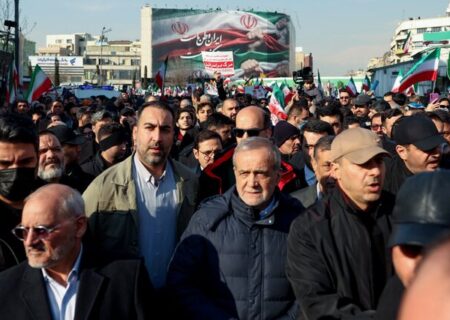 حضور پزشکیان در جمع راهپیمایان تهرانی