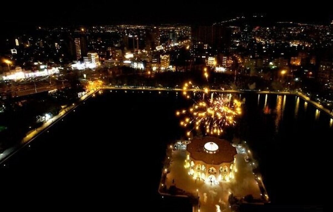 آسمان تبریز به مناسبت عید بزرگ نیمه شعبان نور باران می‌شود